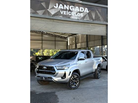 TOYOTA HILUX 2.8 D-4D TURBO DIESEL CD SRX PLUS 4X4 AUTOMÁTICO TOYOTA HILUX 2.8 D-4D TURBO DIESEL CD SRX PLUS 4X4 AUTOMÁTICO